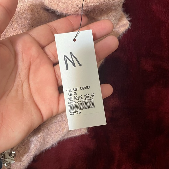 I bought it then realized that I already have too many sweaters like this one - Picture 5 of 5